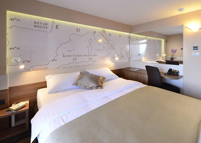 亚得里亚海2号大酒店 3*